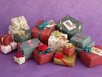 Miniature CHRISTMAS PRESENTS, set of 3, Birthday Gifts for Dolls, Dollhouse  Gift Box with Ribbon